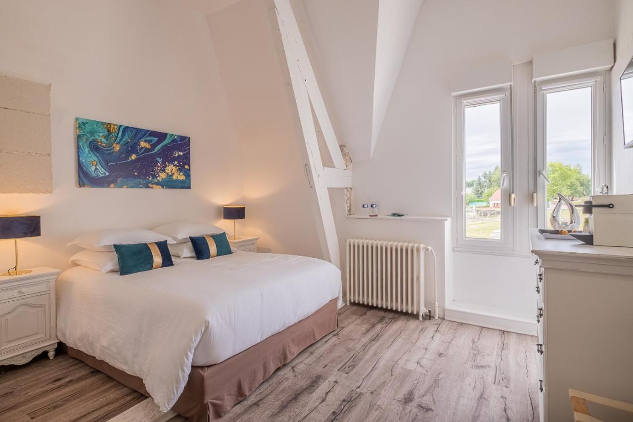 Manoir Des Bertinieres Hotel Cravant-les-Coteaux ภายนอก รูปภาพ